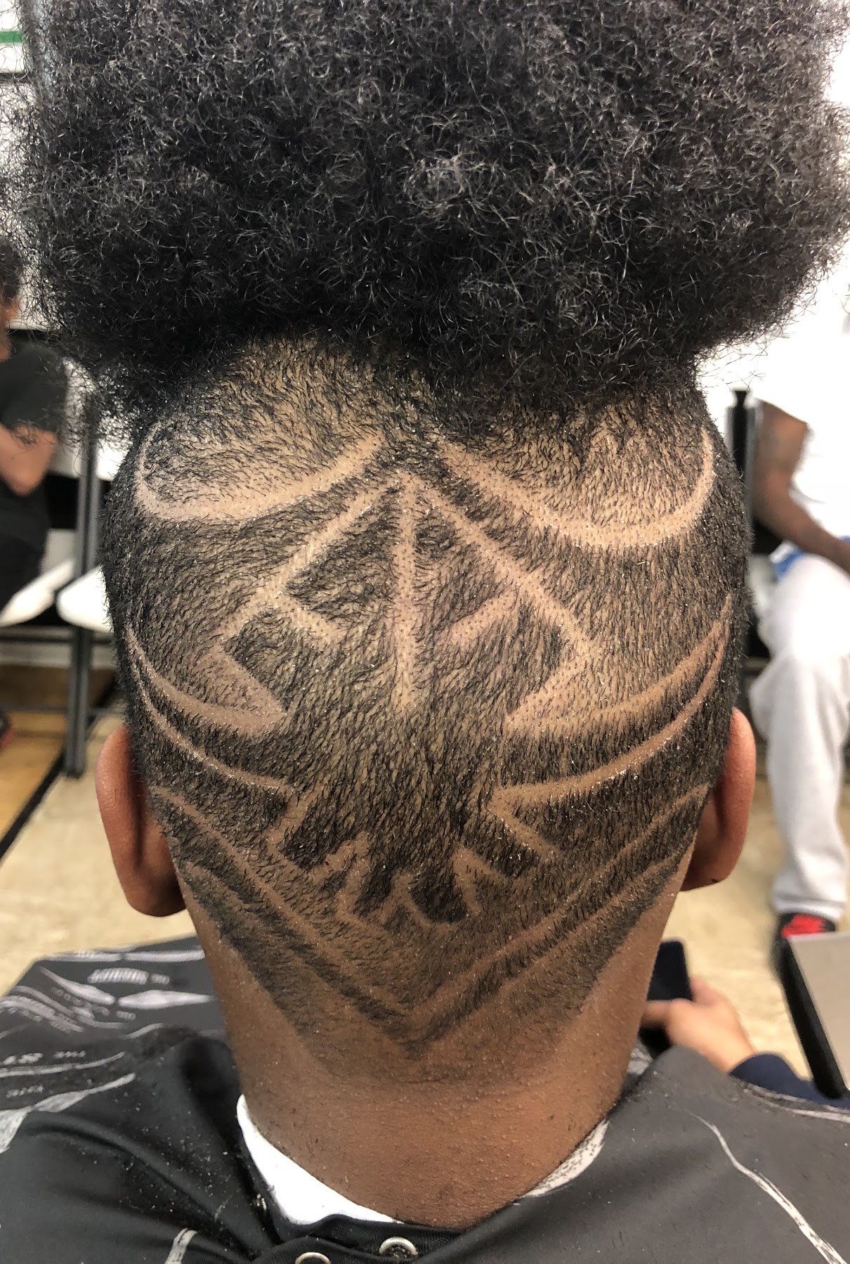 Undercut with a geometric design
