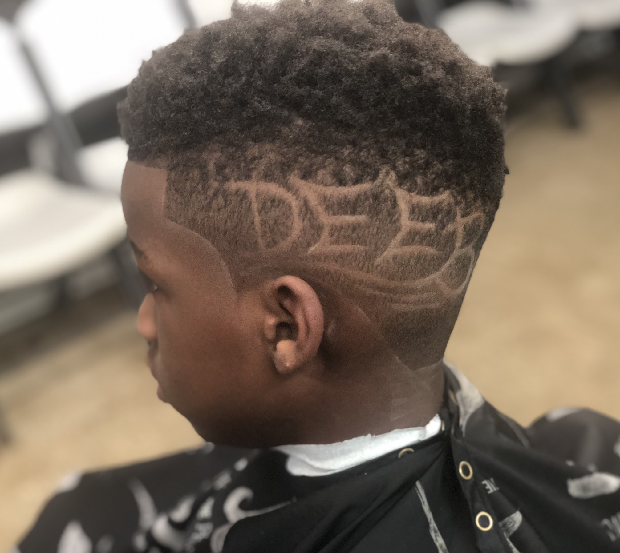 Detailed haircut with a clean line and custom design